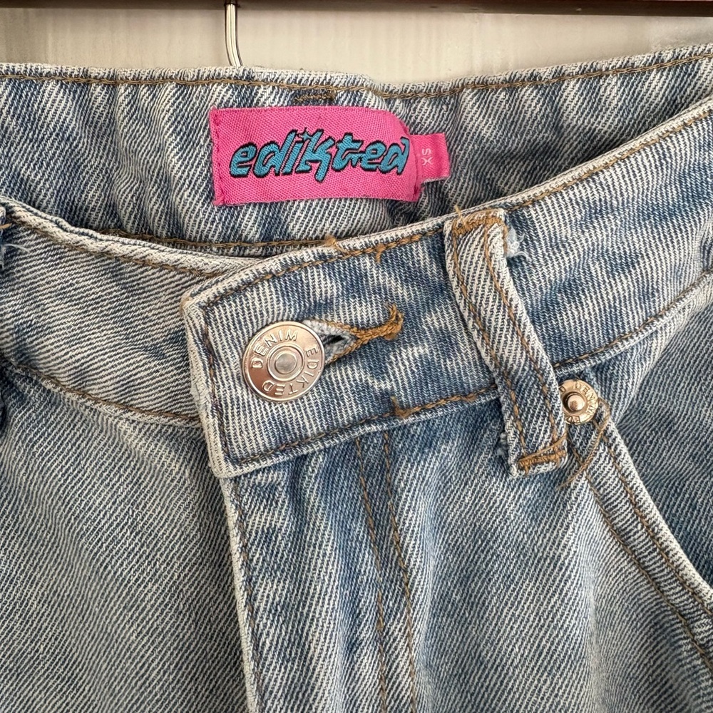 Edikted Raelynn Washed Low Rise Jean - Picture 7 of 10